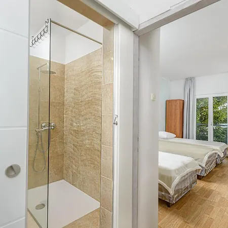 亚得里亚海假日公寓 公寓 *