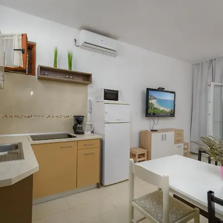 Studio Holiday Adriatic * Pag Town